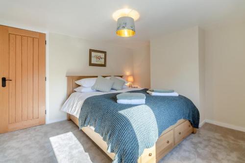 a bedroom with a bed with a blue blanket at 2 Bed in Ashley oc-c32637 in Ashley