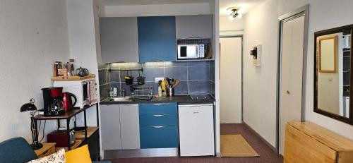Dapur atau dapur kecil di Studio PRAPOUTEL