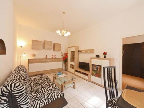 Apartment Wohnung in Fünfhaus mit Garten by Interhome