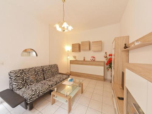 Apartment Wohnung in Fünfhaus mit Garten by Interhome