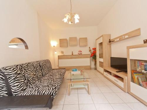 Apartment Wohnung in Fünfhaus mit Garten by Interhome