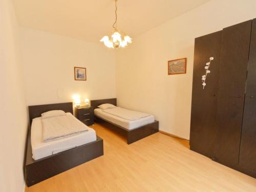 Apartment Wohnung in Fünfhaus mit Garten by Interhome