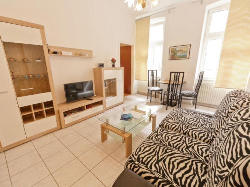 Apartment Wohnung in Fünfhaus mit Garten by Interhome