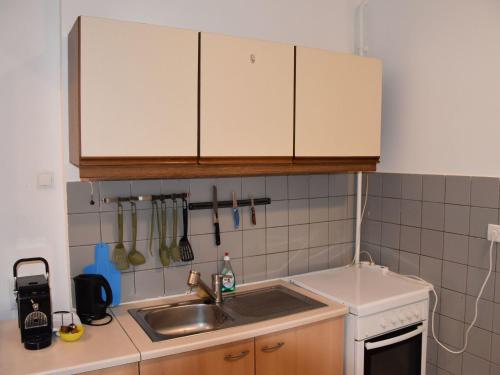 Apartment Charmante Wohnung in Fünfhaus mit Garten by Interhome