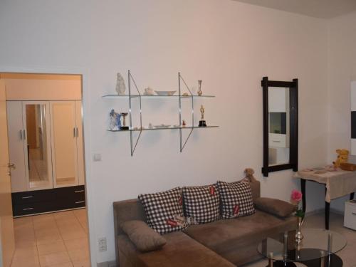 Apartment Charmante Wohnung in Fünfhaus mit Garten by Interhome