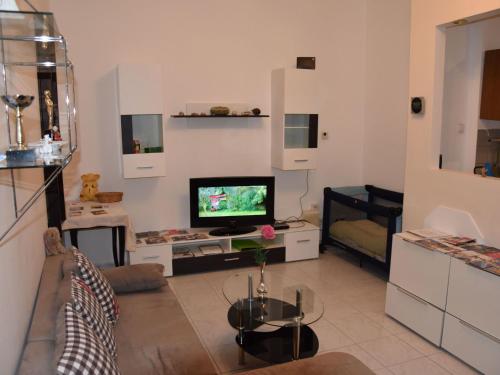 Apartment Charmante Wohnung in Fünfhaus mit Garten by Interhome