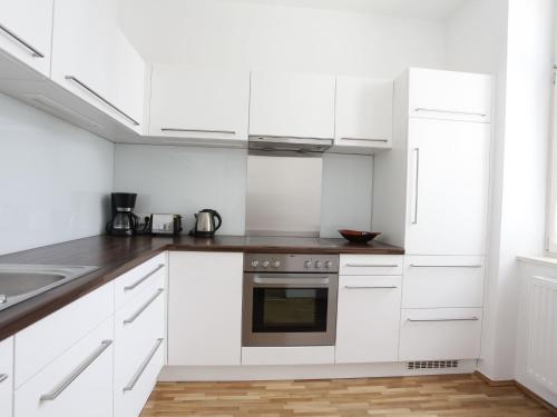 Apartment Sonnige Wohnung by Interhome