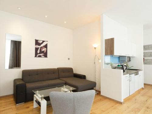 Apartment in Fünfhaus mit Garten by Interhome