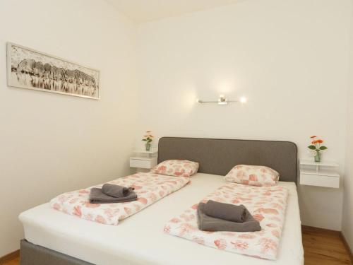 Apartment in Fünfhaus mit Garten by Interhome