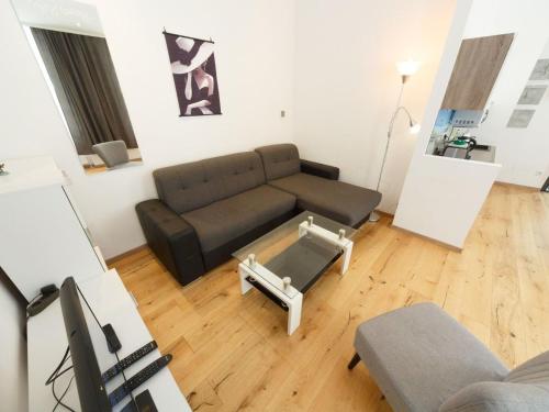 Apartment in Fünfhaus mit Garten by Interhome