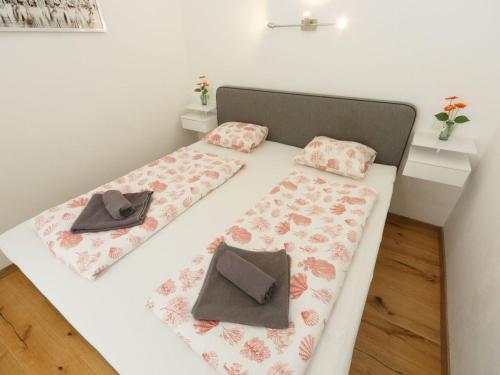Apartment in Fünfhaus mit Garten by Interhome