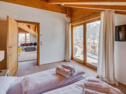 Apartment Luxus Chalet Bergblick - zentral in Seefeld- Tirol by Interhome