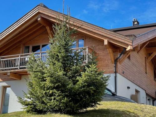 Apartment Luxus Chalet Bergblick - zentral in Seefeld- Tirol by Interhome