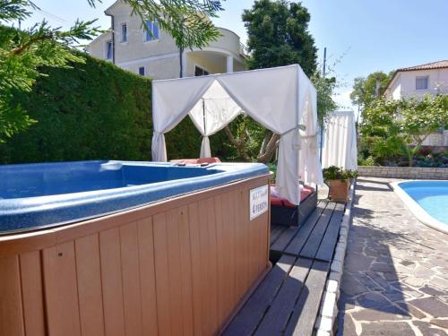 Apartment Apartment Nika 5 in der Residenz mit Pool und Whirlpool in Strandnähe by Interhome