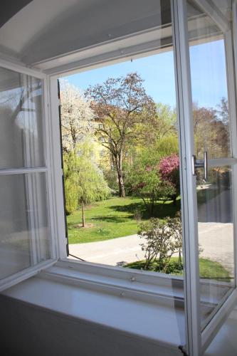 Apartment Gemütliche Wohnung in Geidorf mit Garten- Grazer Dom-Nähe by Interhome