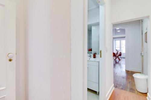 Spacious 1 bedroom apartment with a Parking Spot in Chiado