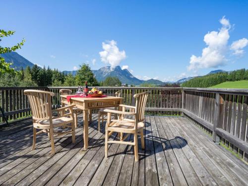 Holiday Home Erhöhte und ruhige Lage am Ortsrand von Bad Aussee by Interhome