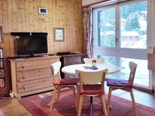 Apartment Ski-in Wohnung in Anzere mit Parkplatz by Interhome