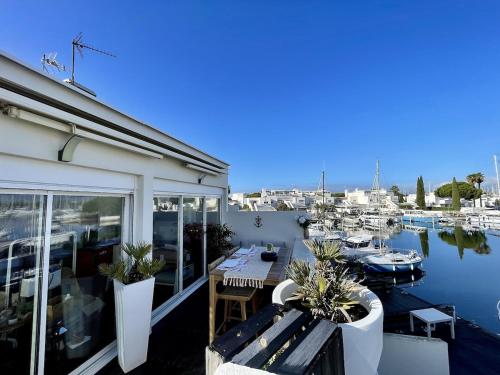 MY Marina 70 m2, 2 Chambres, Terrasse 50 m2, Vue Port, Parking Privé