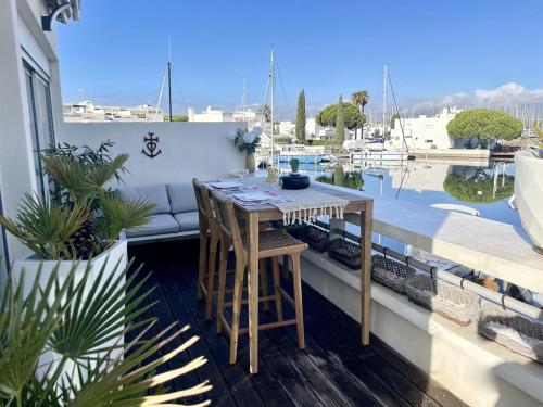 MY Marina 70 m2, 2 Chambres, Terrasse 50 m2, Vue Port, Parking Privé