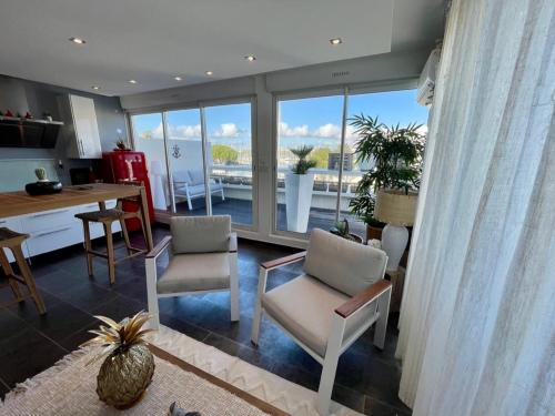 MY Marina 70 m2, 2 Chambres, Terrasse 50 m2, Vue Port, Parking Privé