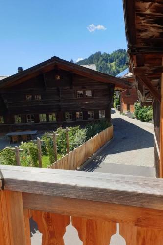 Apartment Familienchalet in Saanen – Gstaad by Interhome