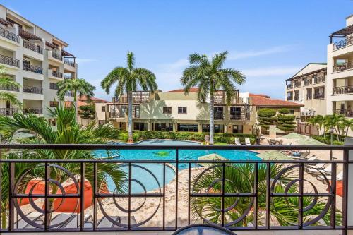 PC206 - Pool View - 1 BR Perfect for a couple - Close to Palm Beach - 1BR