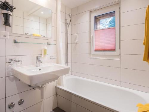 Apartment Top Ferienwohnung Pollux für 4-5 Personen by Interhome