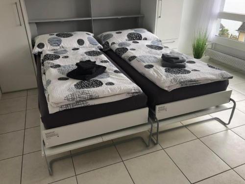 two twin beds in a room with at Apartment Studio Rubi Weggis by Interhome in Weggis