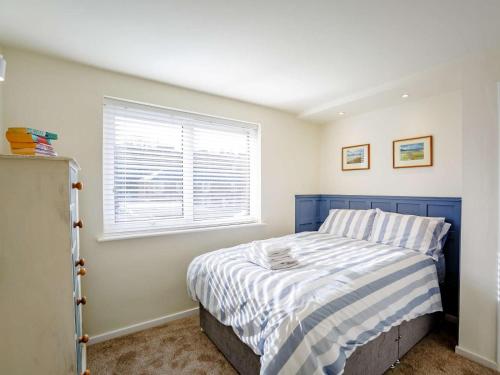 a bedroom with a bed and a window at 2 Bed in Berwick-upon-tweed oc-82189 in Spittal