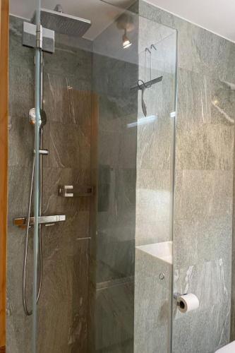 Apartment Luxuswohnung mit direktem Zugang zur Skipiste by Interhome
