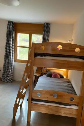 Apartment Luxuswohnung mit direktem Zugang zur Skipiste by Interhome