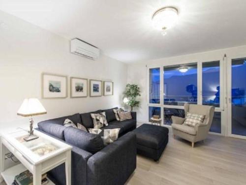 Apartment Elegante Penthouse-Wohnung mit Seeblick by Interhome