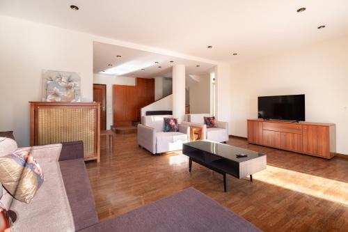 Seaside Dublex with 2 Large Terraces Walk to the Beach