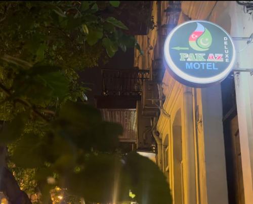Pak Az Deluxe Hotel