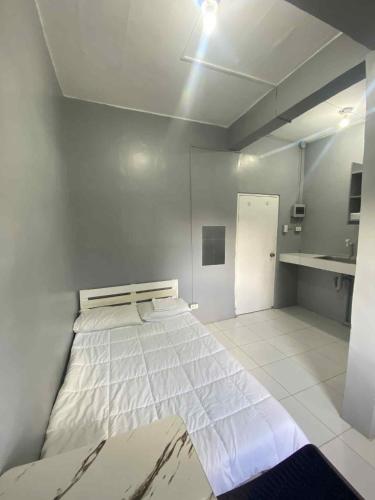 REST HOUSE Studio Room201 by Rizalia Apartment