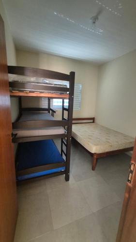 a small room with a bunk bed and a bunk bed gmaxwell gmaxwell gmaxwell at Chácara Anna Julia in Piedade