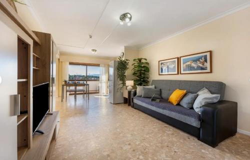 Becas House