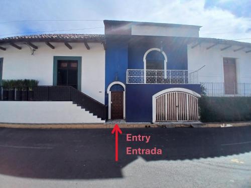 a picture of a house with an entry entry to emirada at Casa Volcán Granada in Granada