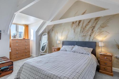 a bedroom with a bed with a white bedspread at 1 Bed in Queen Camel oc-c30506 in Queen Camel