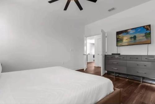 Recently Renovated 5BR house with Private Pool & Resort Amenities photo 26