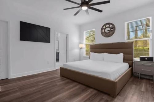 Recently Renovated 5BR house with Private Pool & Resort Amenities photo 3