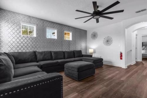 Recently Renovated 5BR house with Private Pool & Resort Amenities photo 25
