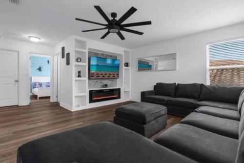 Recently Renovated 5BR house with Private Pool & Resort Amenities photo 24