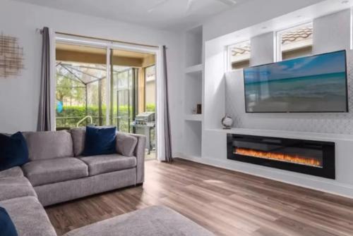 Recently Renovated 5BR house with Private Pool & Resort Amenities photo 7