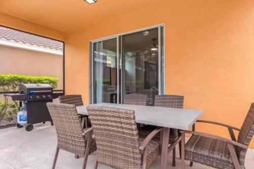 Recently Renovated 5BR house with Private Pool & Resort Amenities photo 16