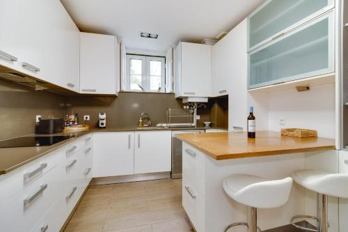 Charming 4 bedroom apartment in Chiado