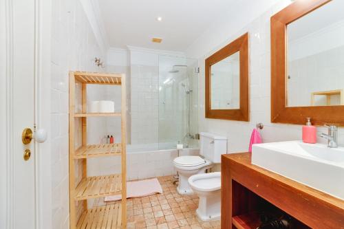Charming 4 bedroom apartment in Chiado