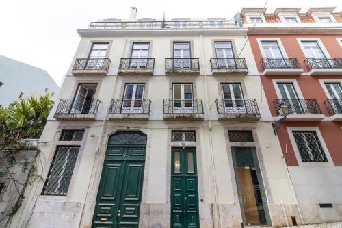 Charming 4 bedroom apartment in Chiado