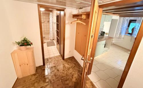a room with a kitchen and a hallway with a door at Ferienwohnung Neroth in Neroth